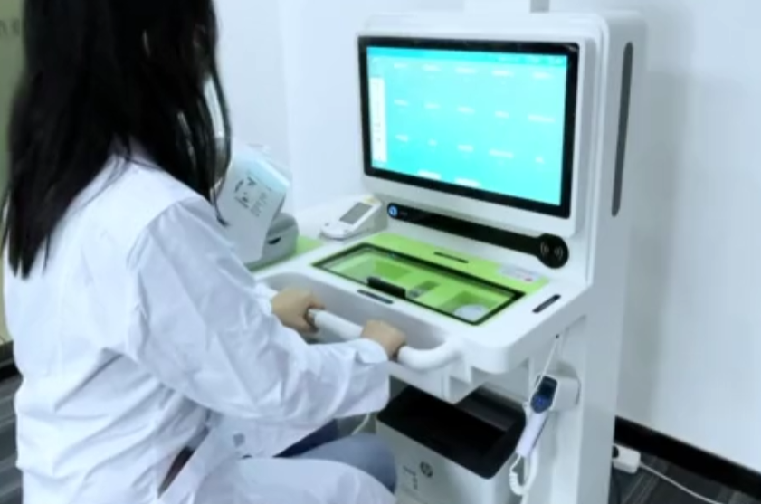 健康一体机：守护亚健康人群的智能健康管家