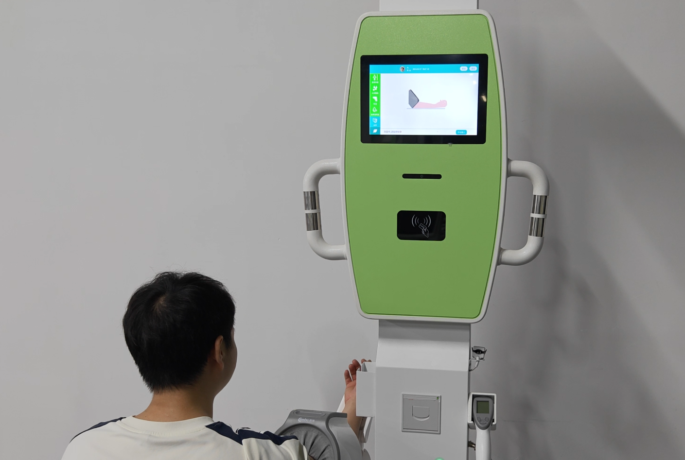 健康管理一体机，邂逅养生馆智能健康服务新图景